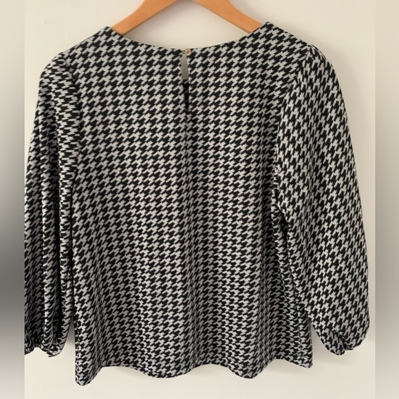 Everleigh Black and Gray Houndstooth Checkered 3/4 Balloon Sleeves Top in Size M - Picture 2 of 10